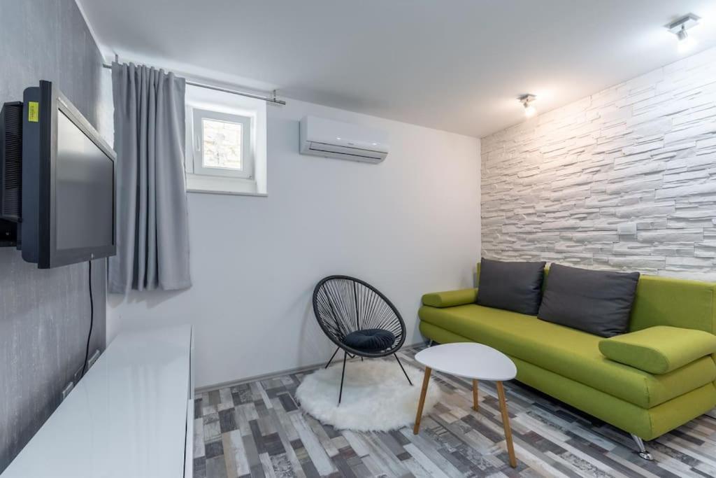 Apartment 3M - One Bedroom Apartment Split Exterior foto
