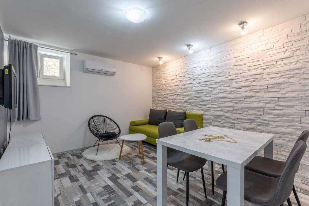Apartment 3M - One Bedroom Apartment Split Exterior foto