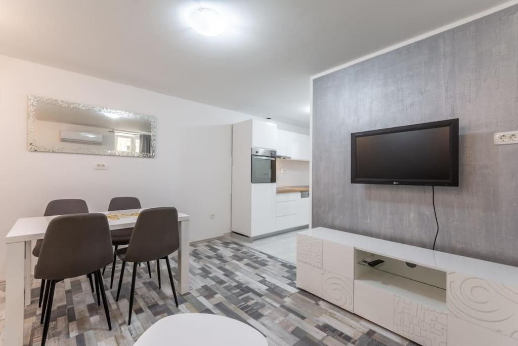 Apartment 3M - One Bedroom Apartment Split Exterior foto